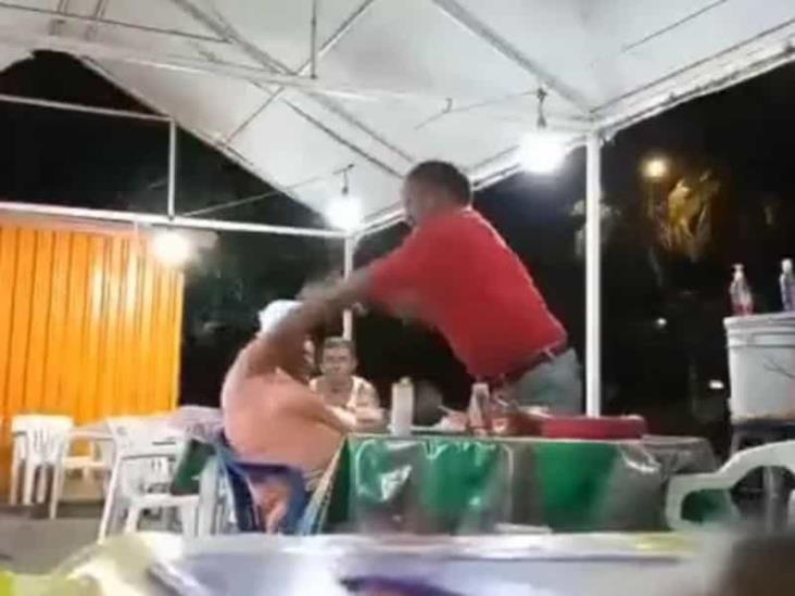 Enfurece contra mujer y le avienta tacos en Xalapa; Vips busca compensarla (+Video)