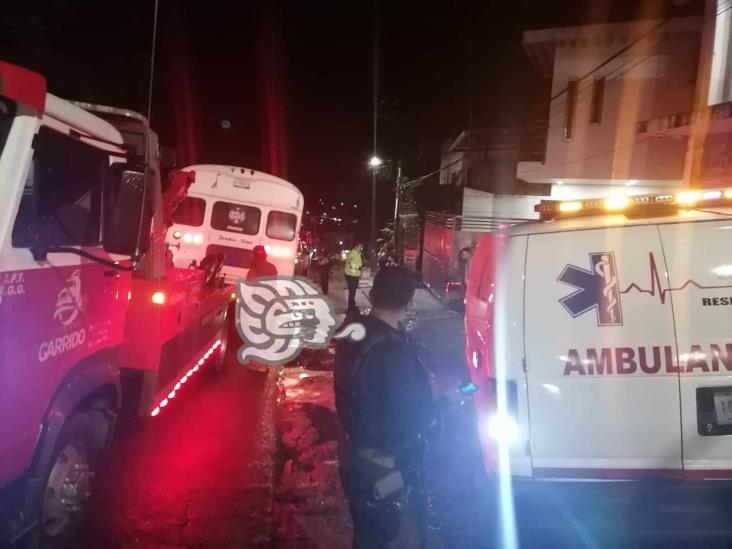 Estudiante es arrastrada por autobús al descender en la avenida Chedraui Caram