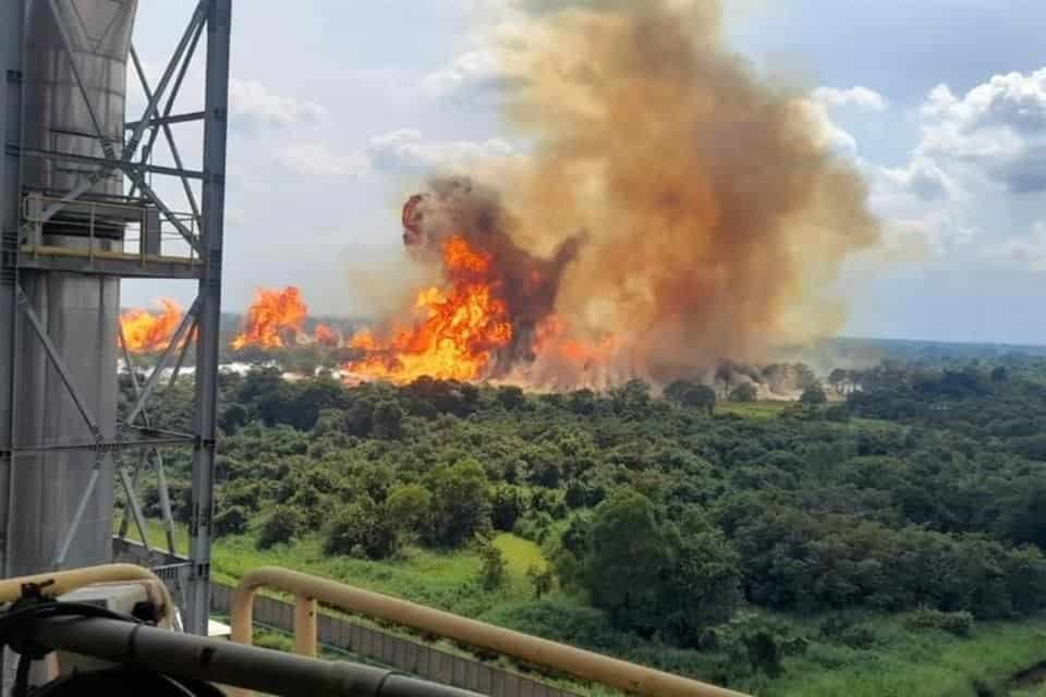 En Tabasco, explota ducto que conecta a Pajaritos; un muerto y 100 desalojados +Video