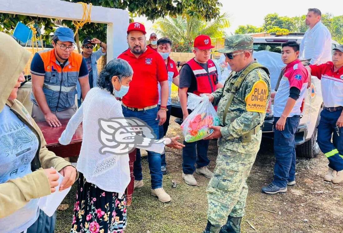 Entregan despensas en comunidades de Cosoleacaque