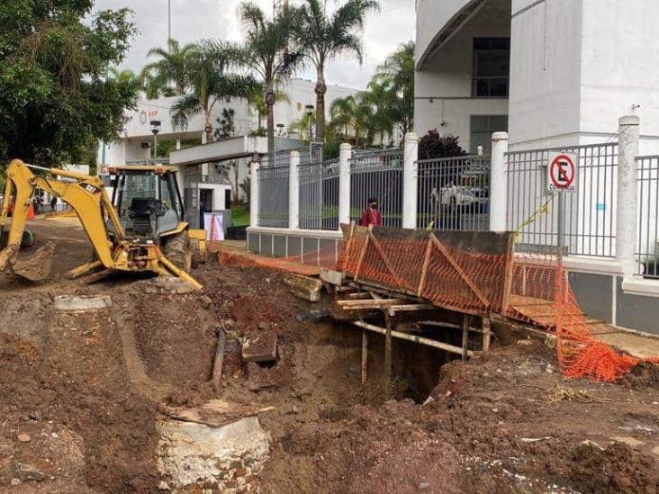 Puente por obra peligrosa divide a alumnos de la UV en Xalapa