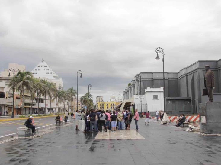 Urge generar programa turístico para el malecón de Veracruz tras retiro de ambulantes