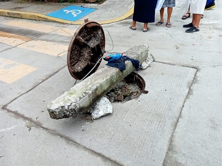 Vecinos en colonia de Veracruz viven entre aguas negras, urgen a Grupo MAS solución