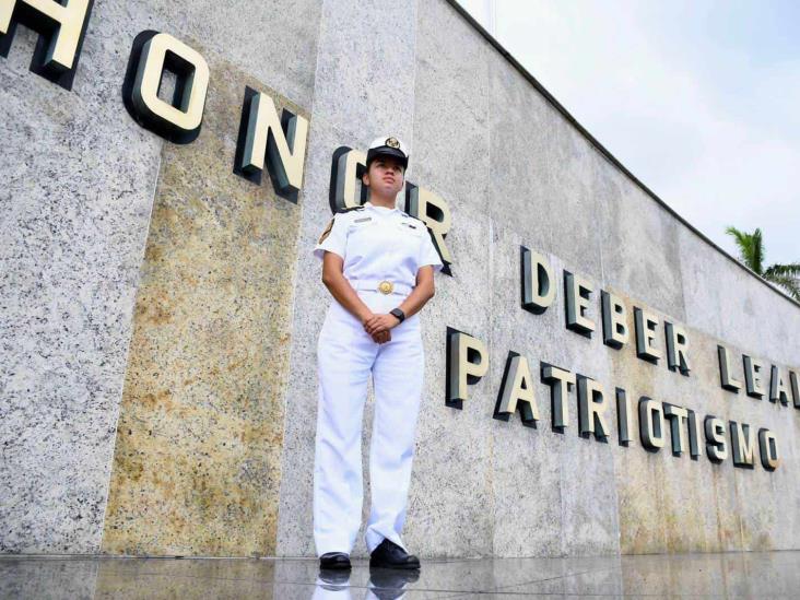 La sargento María José Díaz narra su vida en la Armada de México