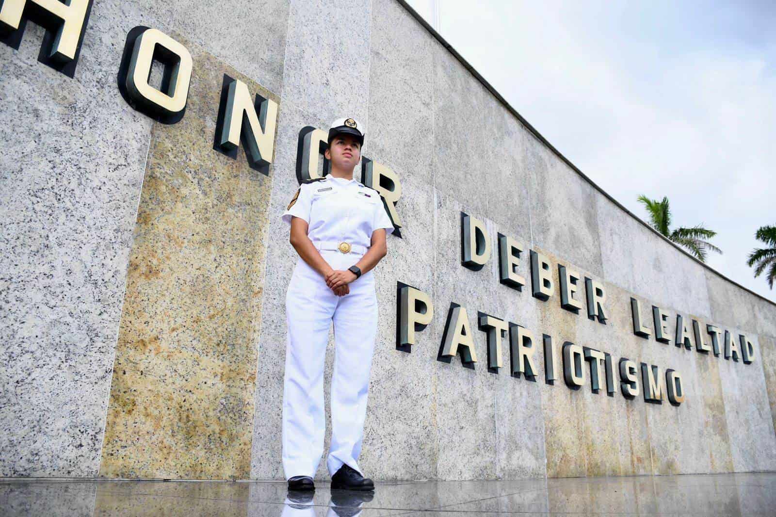 La sargento María José Díaz narra su vida en la Armada de México