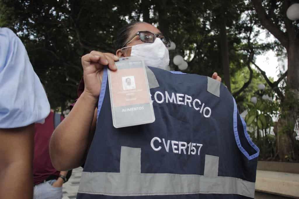 Ambulantes del Malecón en Veracruz en pláticas con comercio para reubicación