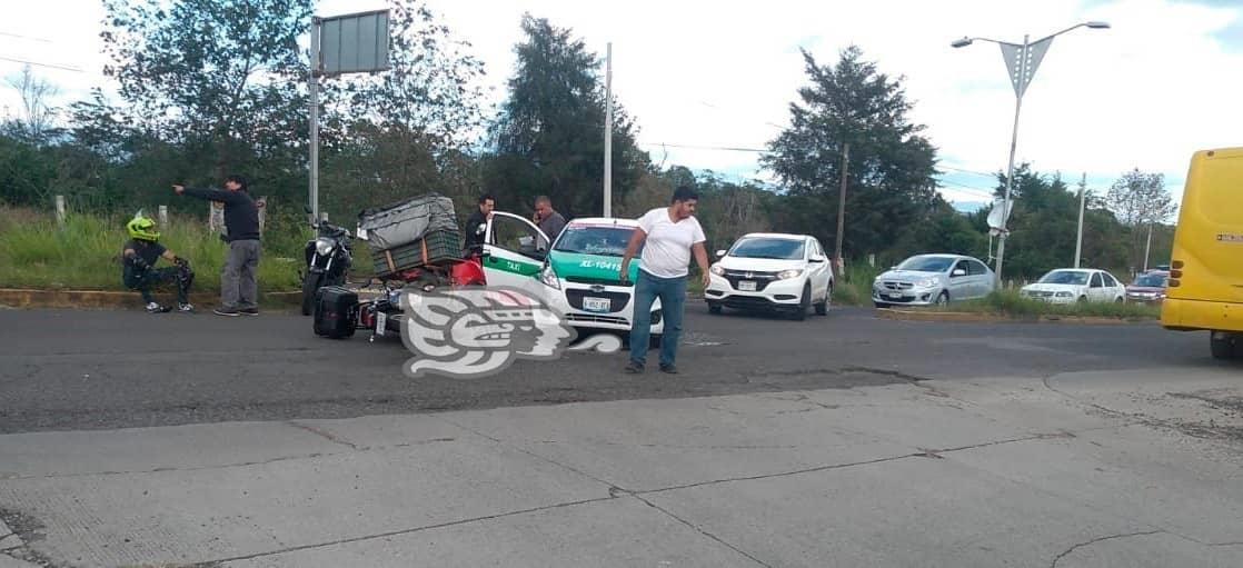 Motociclista, herido tras choque contra taxi en La Pradera, en Emiliano Zapata