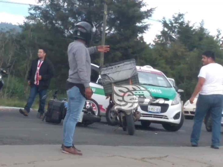 Motociclista, herido tras choque contra taxi en La Pradera, en Emiliano Zapata