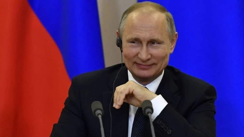 Putin minimiza con sonrisa burlona contraofensiva ucraniana: Veamos cómo termina