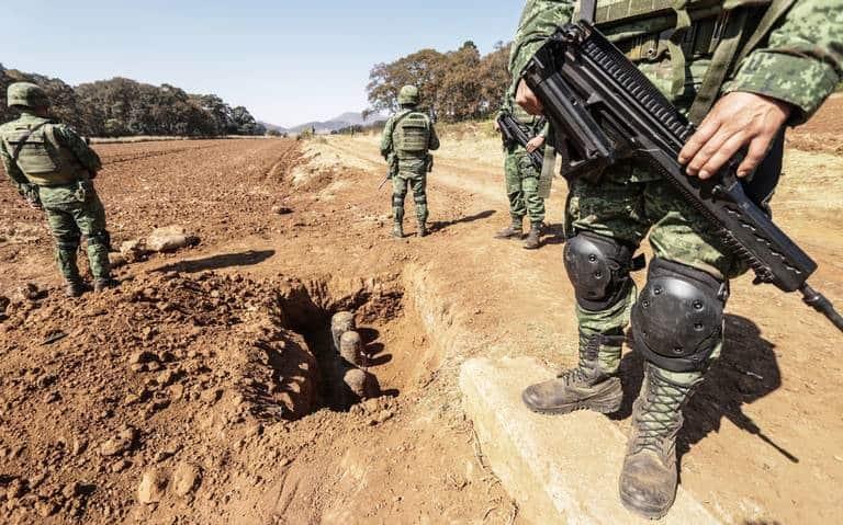 Marinos y militares desleales protegían huachicoleo en Veracruz con personal de Pemex