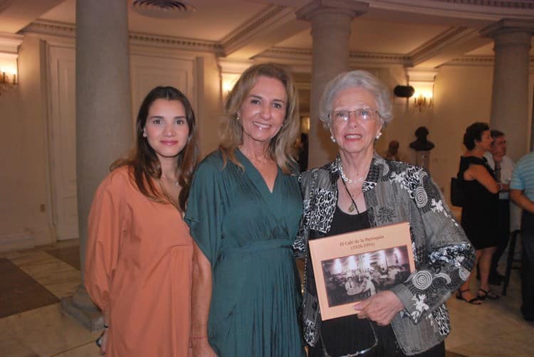 Marta García de Benaglio promueve su libro ‘El Café de la Parroquia (1926-1994)’