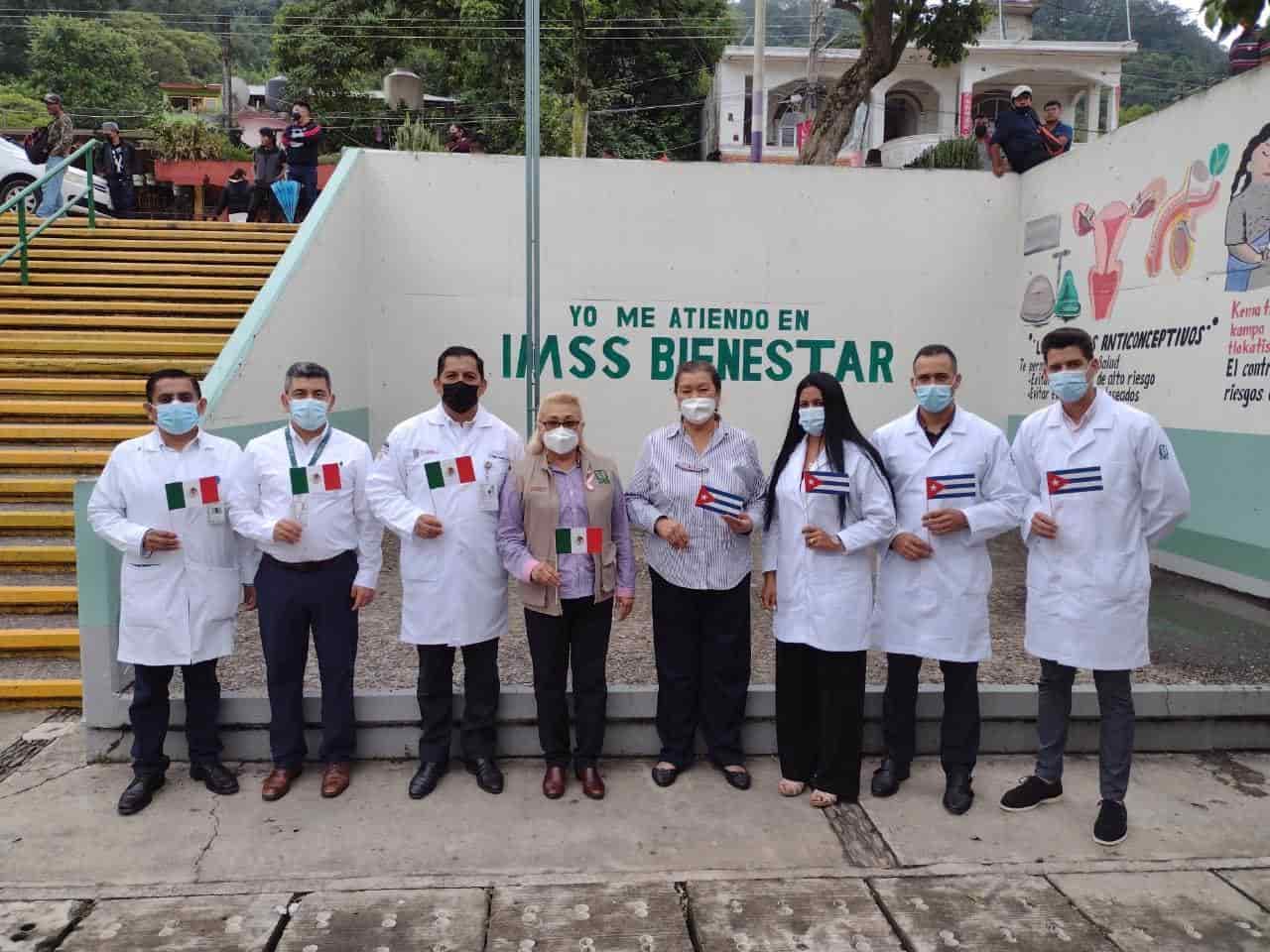 Da IMSS Veracruz Norte bienvenida a tres médicos cubanos