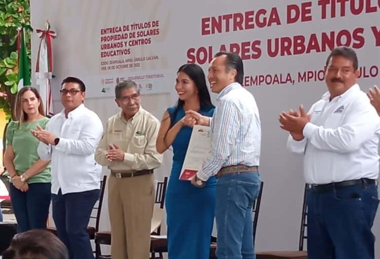 Entregan títulos de propiedad de centro educativos en Zempoala, Veracruz