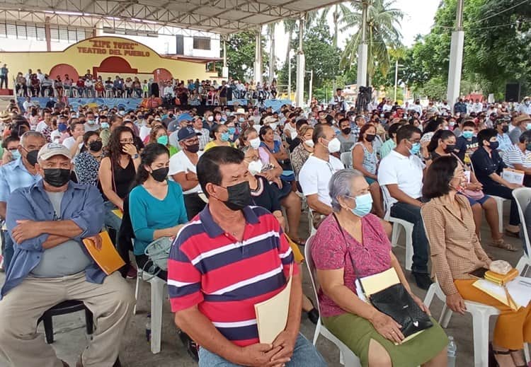 Entregan títulos de propiedad de centro educativos en Zempoala, Veracruz