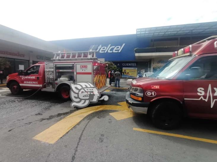 Conato de incendio en Plaza Urban Xalapa moviliza a Bomberos