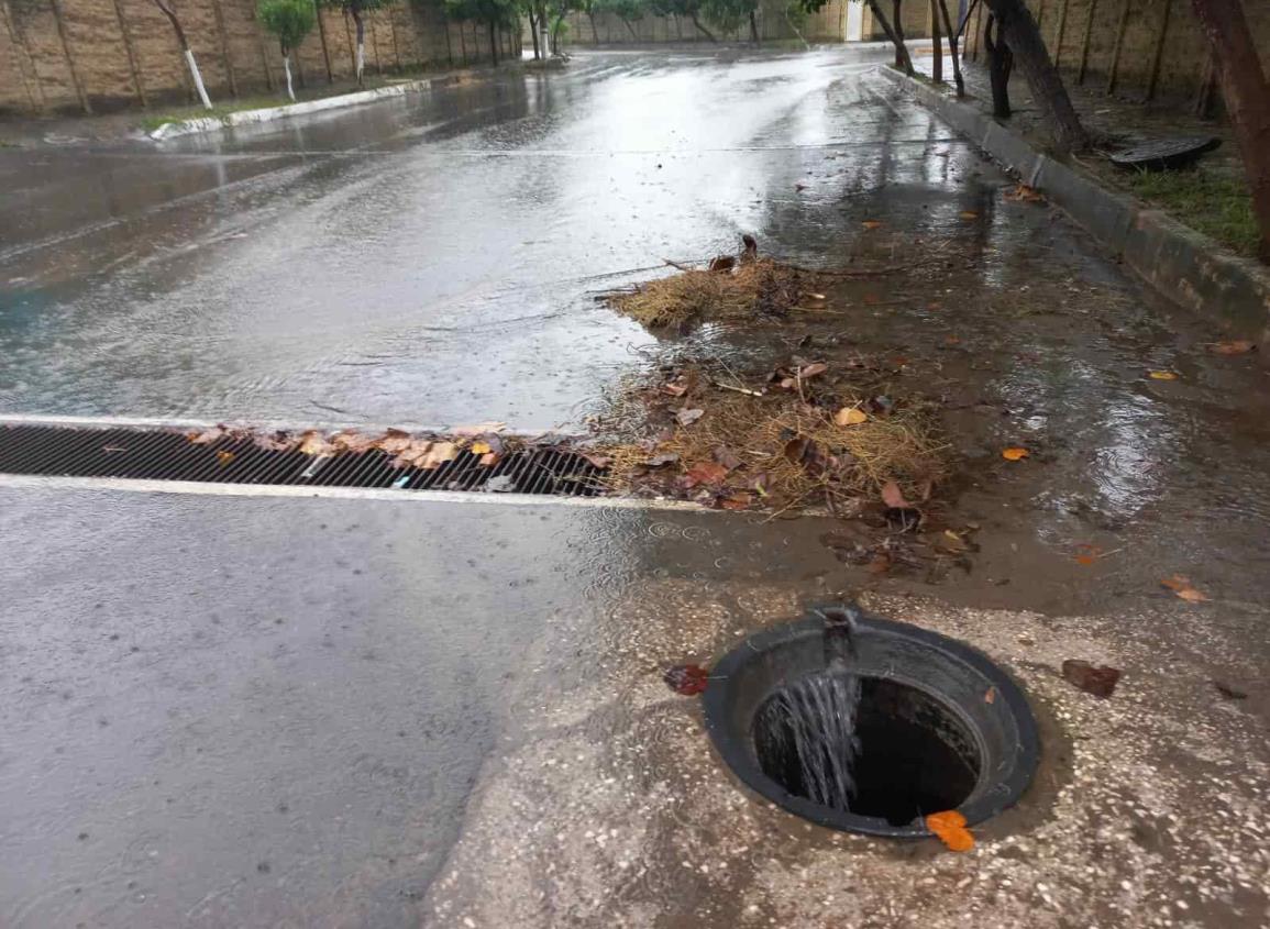 Destapan drenaje para evitar inundaciones en el fraccionamiento Xa´Na, en Veracruz