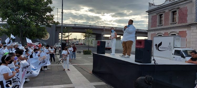 Marchan por la paz en el puerto de Veracruz