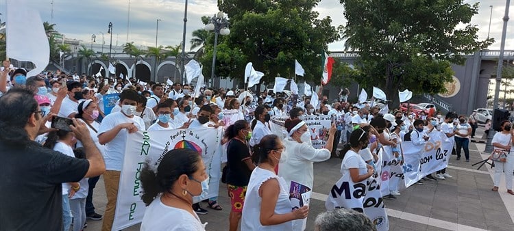 Marchan por la paz en el puerto de Veracruz