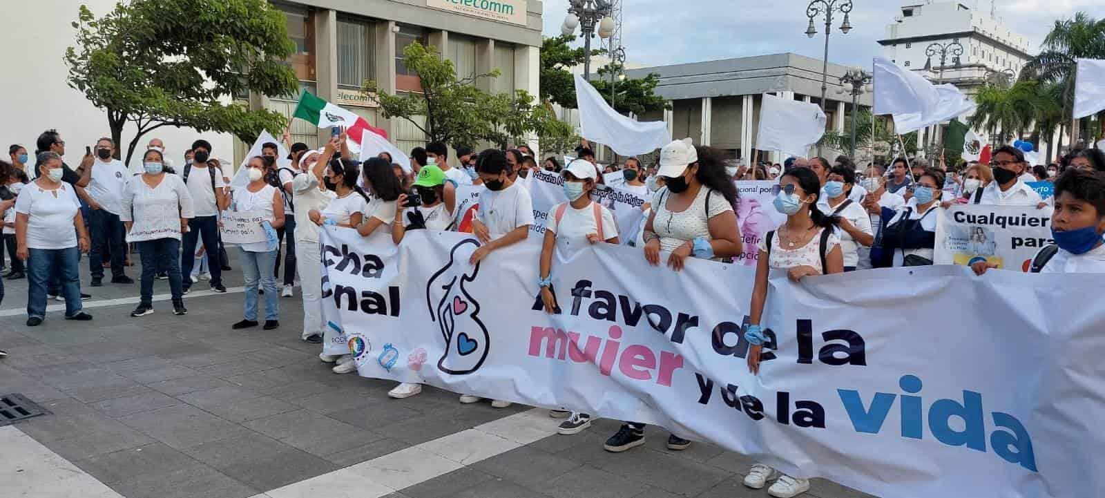 Marchan por la paz en el puerto de Veracruz