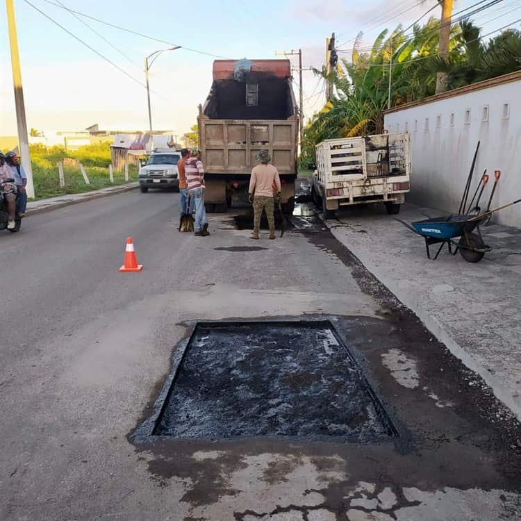 Reparan carretera de Playa de Vaca, en Medellín de Bravo