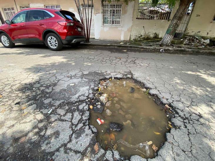 Tránsito de vehículos pesados genera baches en calles de Veracruz: taxistas