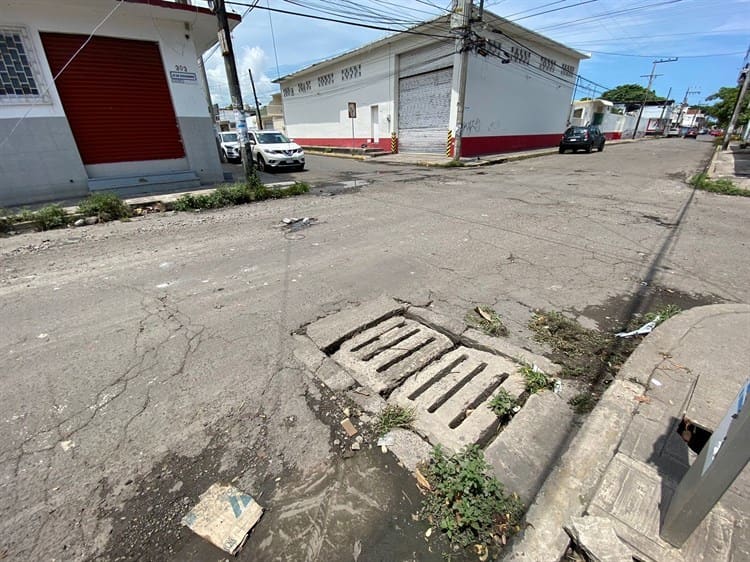 Cráteres formados son el “terror” de conductores en colonia Nueva Era en Veracruz