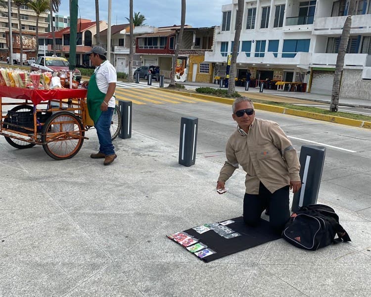 Ambulantes retirados del Malecón de Veracruz se instalan en la Plaza del Migrante