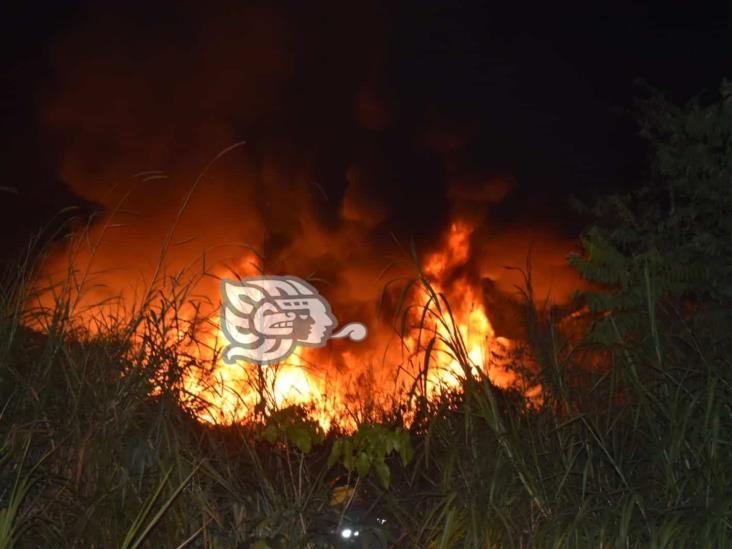 Alerta en Texistepec por explosión e incendio en planta de asfalto (Video)