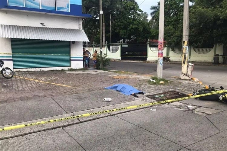 Muere motociclista en accidente en Boca del Río; hay 1 persona herida