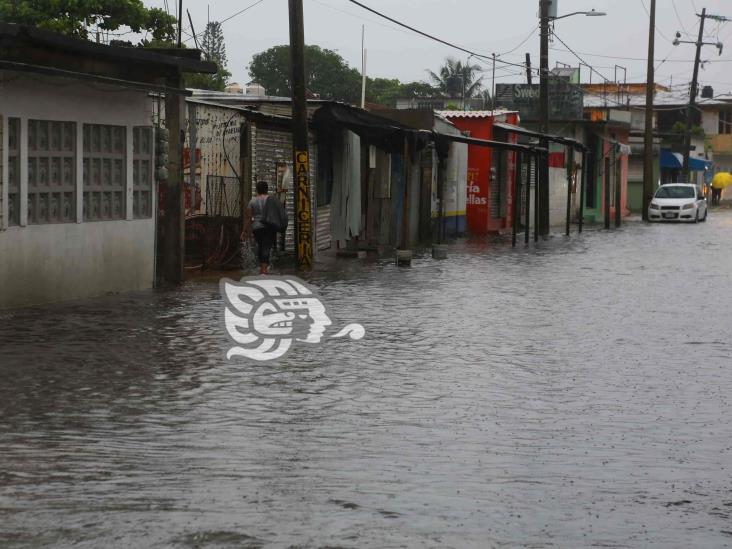 Avenidas de Coatzacoalcos se vuelven ríos tras lluvias torrenciales(+Videos)