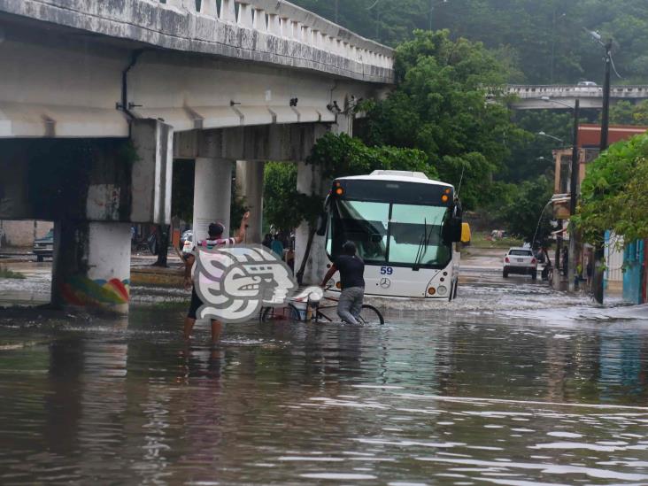 Avenidas de Coatzacoalcos se vuelven ríos tras lluvias torrenciales(+Videos)