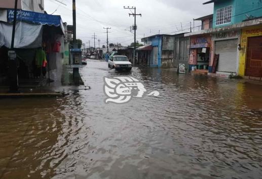 Una misión imposible salir de la López Mateos en días lluviosos(+Video)
