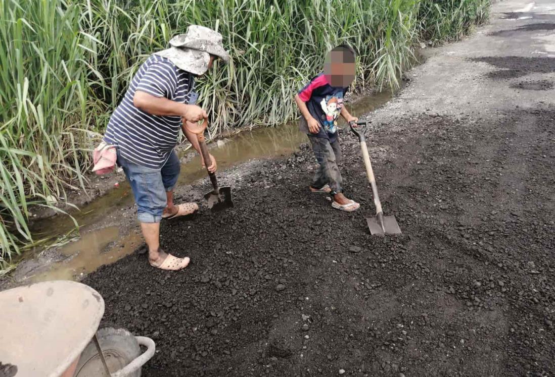 Llama AMLO a atender problemática vial en Minatitlán
