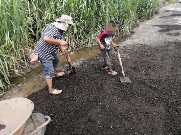 Llama AMLO a atender problemática vial en Minatitlán