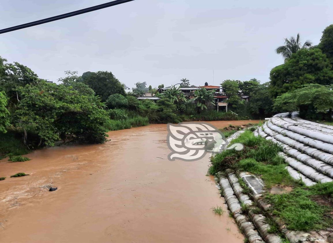 A pesar de las intensas lluvias, río Agua Dulce no se desbordó