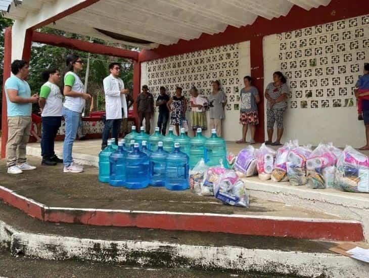 Asociación civil entrega ayuda a damnificados en Jáltipan