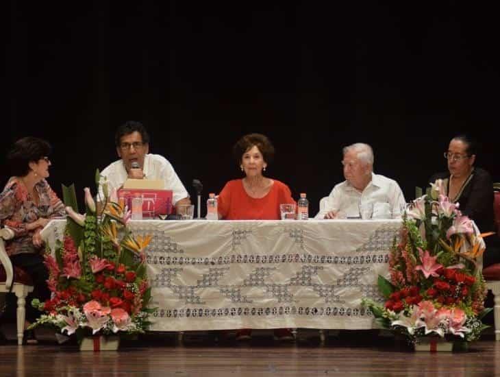 Marta García de Benaglio presentó su quinto libro en Teatro Clavijero