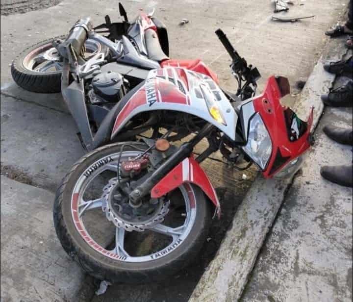 Camioneta embiste a motociclista que circulaba en sentido contrario en Coscomatepec