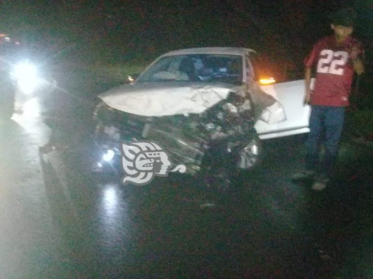 Dos lesionados deja choque de automóvil  contra tráiler en la Xalapa- Las Vigas