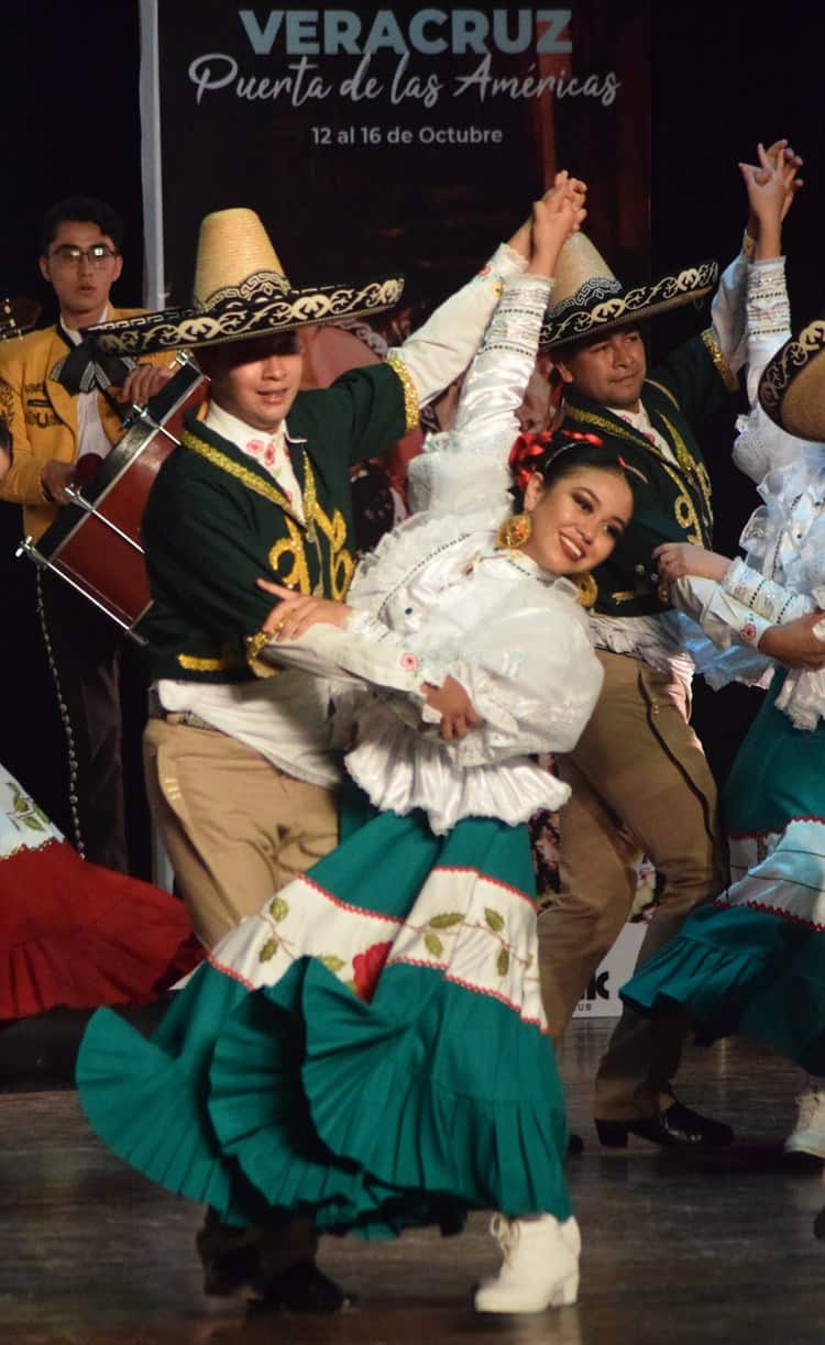 Inicia el V Festival Internacional de Folklore con gala en Teatro Clavijero