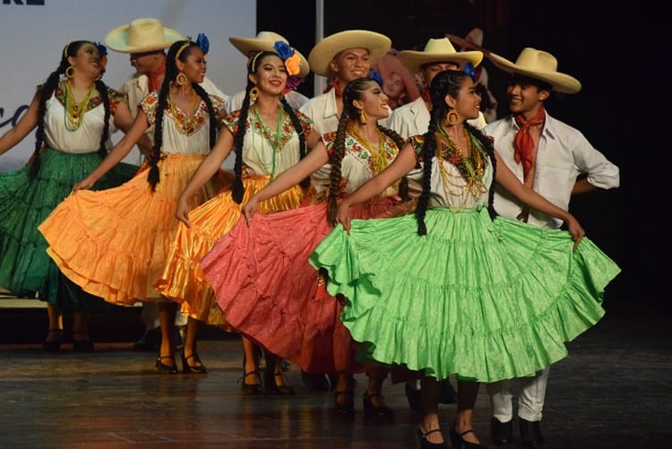 Inicia el V Festival Internacional de Folklore con gala en Teatro Clavijero