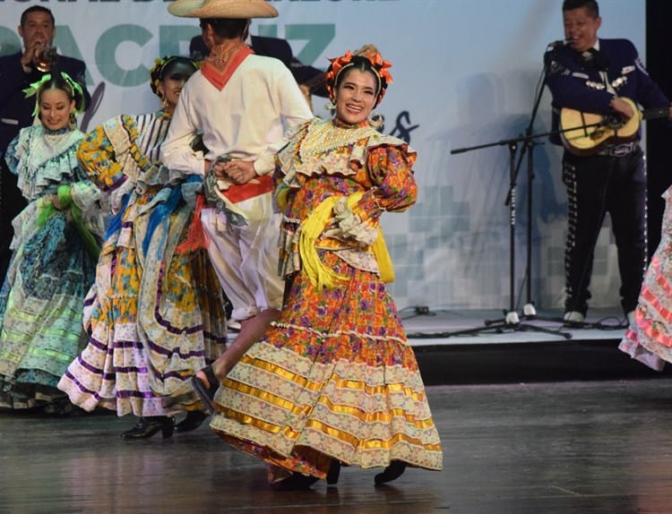 Inicia el V Festival Internacional de Folklore con gala en Teatro Clavijero