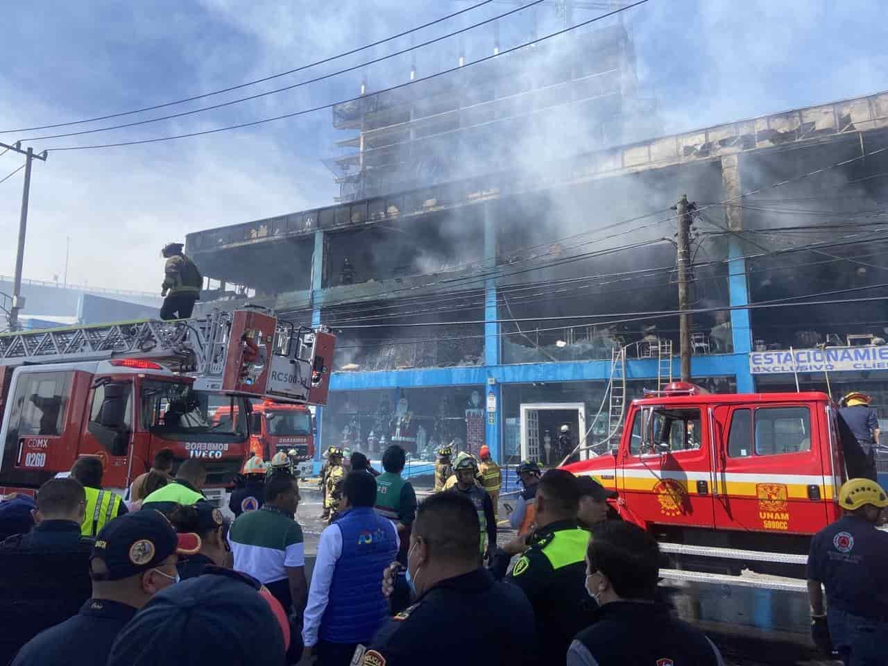 ¡Impresionante! Así se vio el incendio en Galerías El Triunfo en CDMX (+Video)