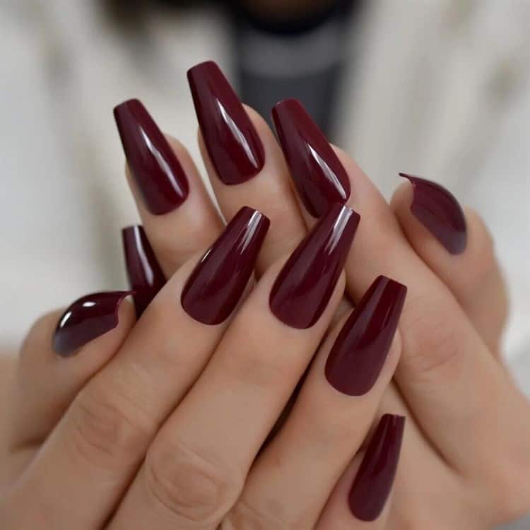 Logra manicure elegante con colores inspirados en Halloween