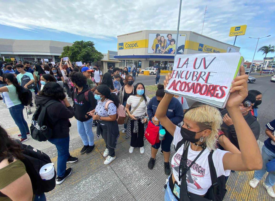 Alumnas de la UV campus Mocambo realizan paro de actividades (+Video)