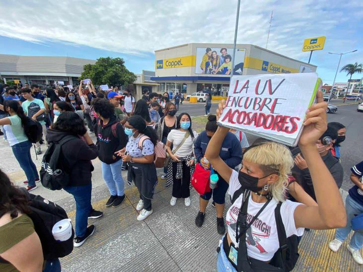 Alumnas de la UV campus Mocambo realizan paro de actividades (+Video)