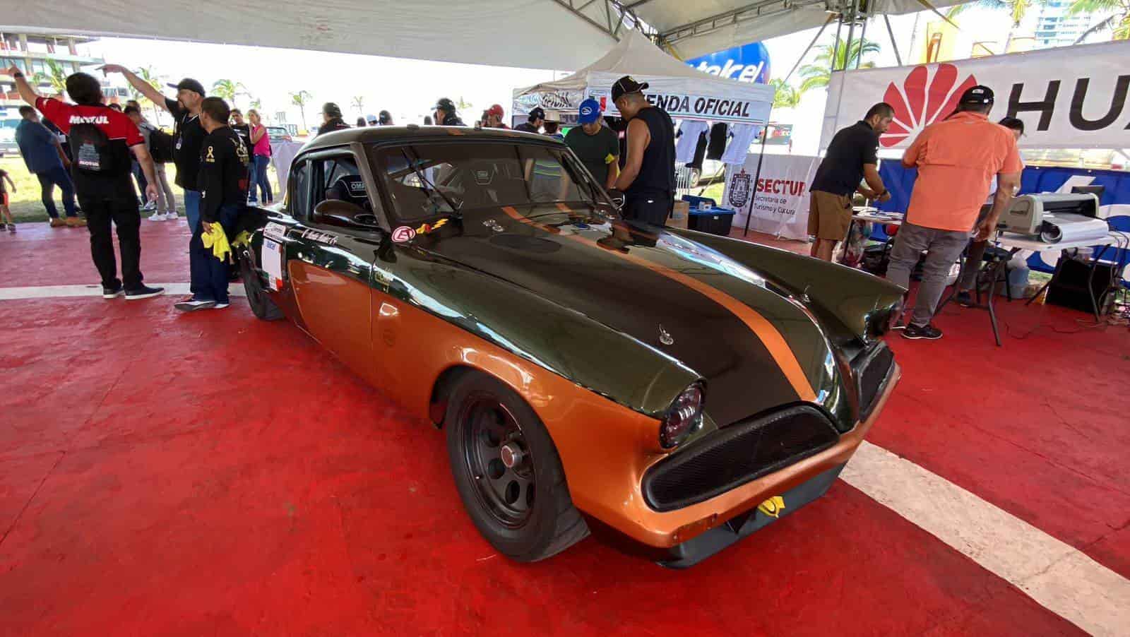 Piloto de la Carrera Panamericana corre acompañado de sus dos hijos (+Video)