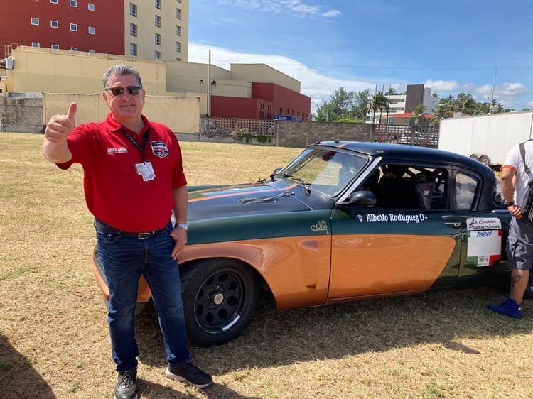 Piloto de la Carrera Panamericana corre acompañado de sus dos hijos (+Video)