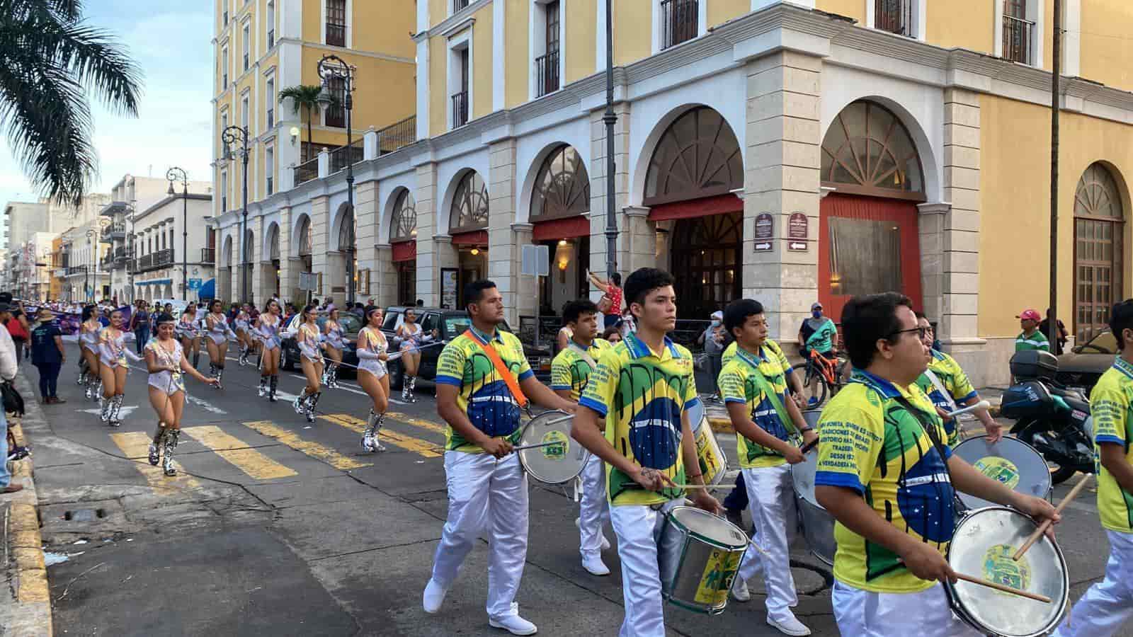 Realizan desfile del Festival Internacional del Folklore en Veracruz (+Video)