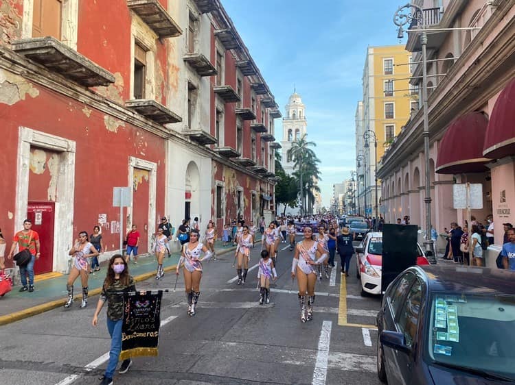 Realizan desfile del Festival Internacional del Folklore en Veracruz (+Video)